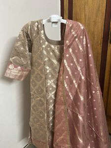 Elegant Ethnic Kurta Set with Dupatta