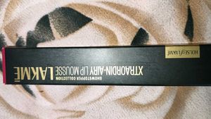 Lakme Xtraordin-Airy Velvet Matte Lip Mousse