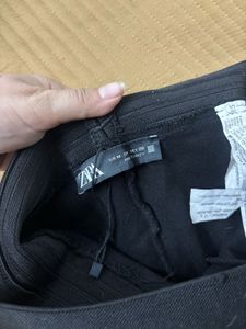 ZARA Chic Black High-Waisted Leggings