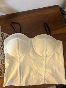 “White fitted crop top