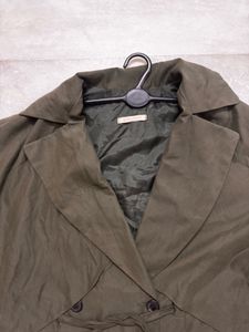Chic Olive Green Double-Breasted Jacket