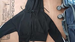 Zudio Black Zipper Hoodie