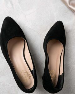 Chic Black Suede Pointed Toe Flats