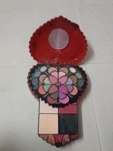 Vintage Heart-Shaped Makeup Palette