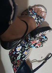 flower print heel