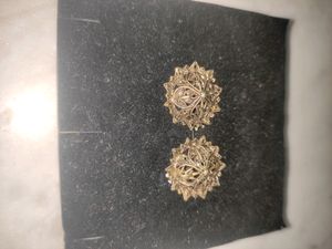Earrings \studs