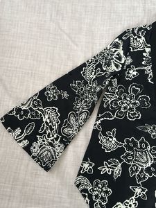 Chic Black &amp; White Floral Kimono Jacket