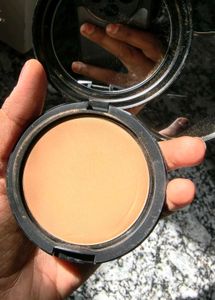 MAC Studio Fix Powder Plus Foundation NC44.5