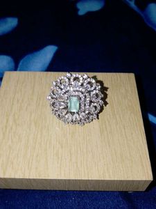 Elegant Statement Ring with Green Stone