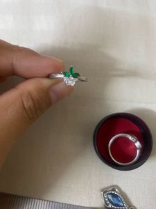 Sparkling Emerald ring