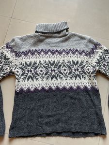 Turtle Neck Sweatshirt