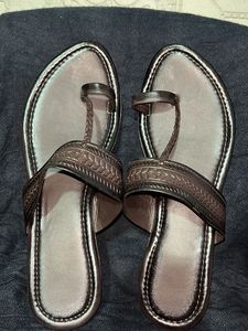 Kolahpuri Stylish Toe-Ring Sandals