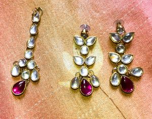 Stunning Kundan Necklace Set with Earrings