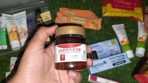 build your surprise box contains 10 product