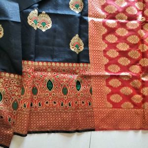 Elegant Black Saree with Traditional Border
