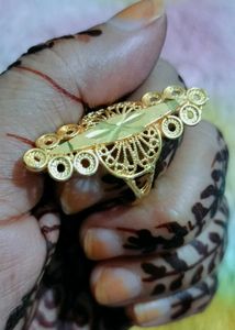 brand new Elegant Gold Tone Ring