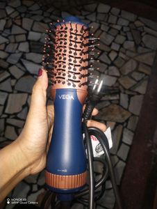VEGA Hair Dryer Brush