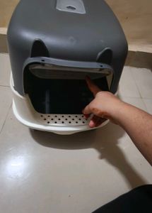 Enclosed Cat Litter Box