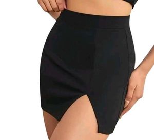 Chic Black Mini Skirt with Slit