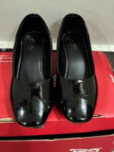 Women Pointed Toe Block Pumps!!