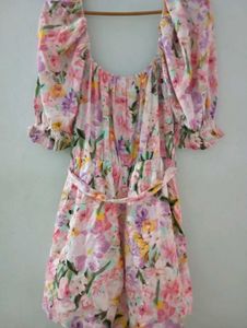 New ( with tag )Floral Print Puff Sleeve Jumpsuit