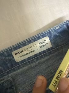 Classic Mom Fit Jeans - Light Wash
