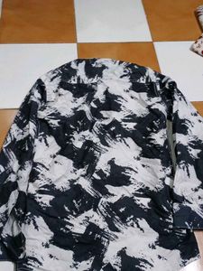 Men's Black &amp; White Abstract Print Shirt
