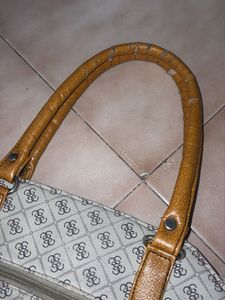 Chic Al Jazeera Shoulder Bag