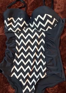 🦓Chic Black &amp; White Chevron One-Piece Bodysuit