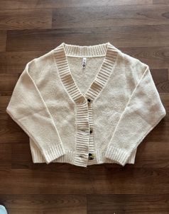 🤍Cozy Cream Cardigan Sweater🤍