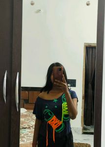 Cute Graphic Print Off-Shoulder Top