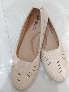 Stylish Beige Ballet Flats