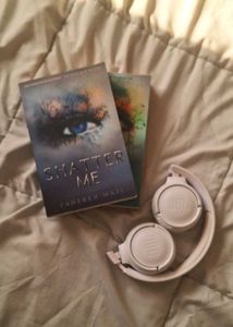Ignite &amp; Shatter Me book combo