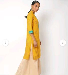 Avaasa Mustard Yellow Printed Straight Kurti⭐