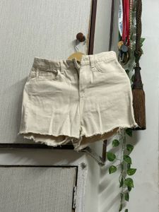 denim blue and beige shorts combo
