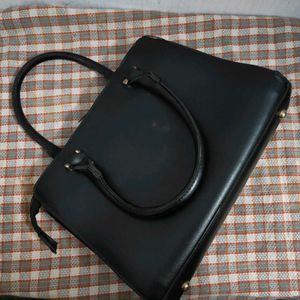Chic Black Handbag
