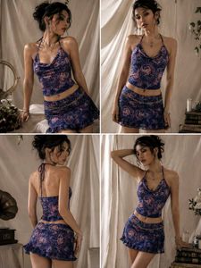 20V. Navy Blue mini floral skirt