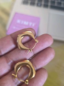 KIMTI Gold Square Hoop Earrings