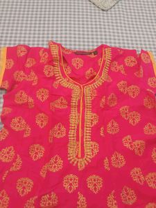 Vibrant Pink Kurta with Golden Motifs