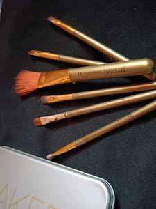 Make-up Brush With Eyelashes