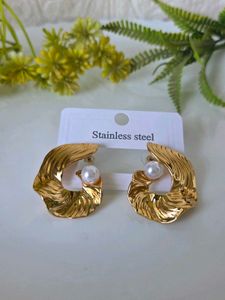 Gold Textured Pearl Earrings