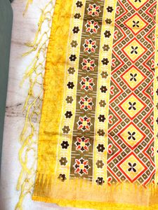 Beautiful  trendy Saree with blouse p