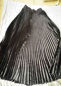 Stylish Black Pleated Maxi Skirt