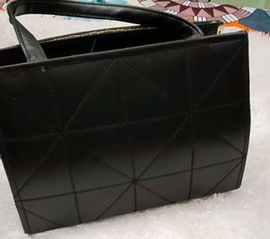 Chic Black Quilted Handbag