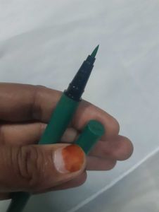 2 eye liners 😍😍😍