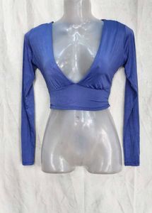 20216. Long Sleeve Plunge Neck Crop Top