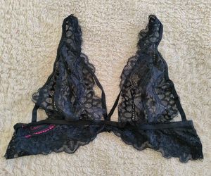 🖤 La Senza Lace Triangle Bralette