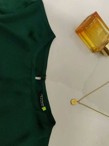 Elegant Green Satin Crop Top💚✨🍷