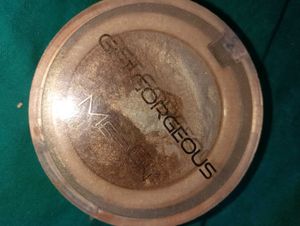 Me-On 3-in-1 Shimmer Highlighter Palette – White,