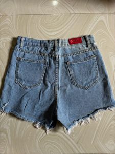🩵Your go-to summer denim shorts, size S 🩵